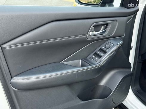 Nissan Rogue 2023 белый - фото 31