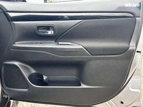 Mitsubishi Outlander 2018 - фото 30