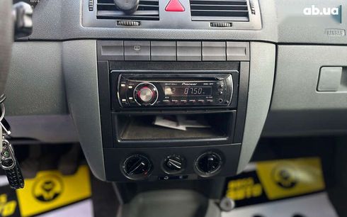 Skoda Fabia 2003 - фото 13