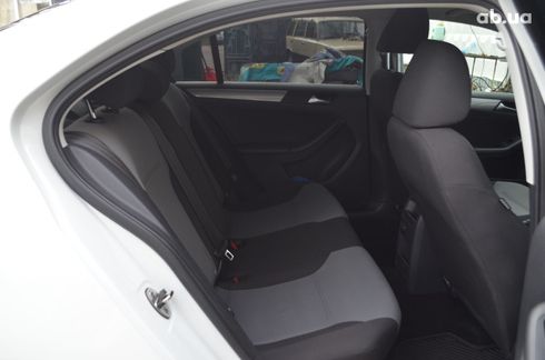 Volkswagen Jetta 2016 белый - фото 15