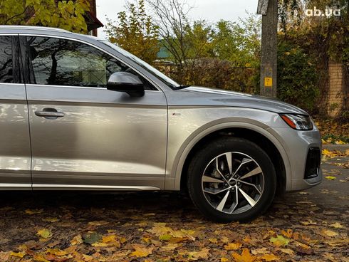 Audi Q5 2024 серый - фото 4