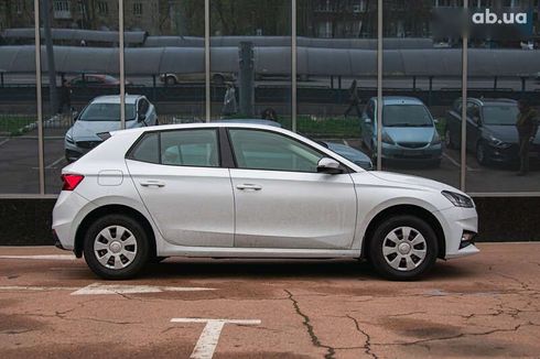 Skoda Fabia 2022 - фото 7
