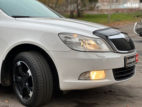 Skoda Octavia 2010 белый - фото 5