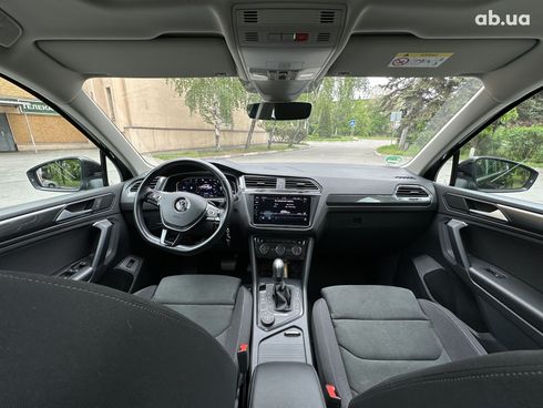 Volkswagen Tiguan 2019 черный - фото 4