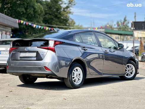 Toyota Prius 2019 серый - фото 5