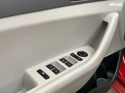 Hyundai Sonata 2015 красный - фото 74