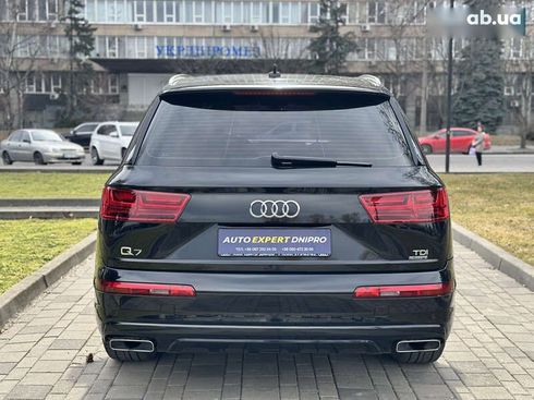 Audi Q7 2017 - фото 28
