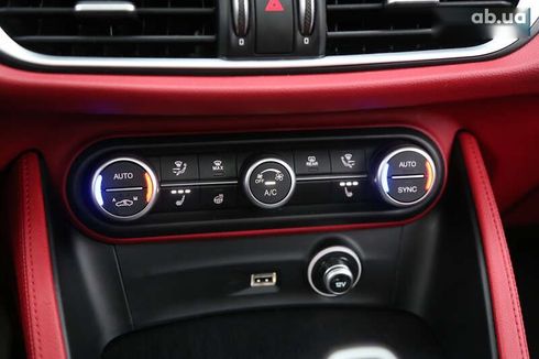 Alfa Romeo Stelvio 2020 - фото 22