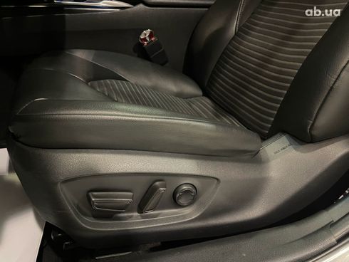 Toyota Camry 2018 серый - фото 25