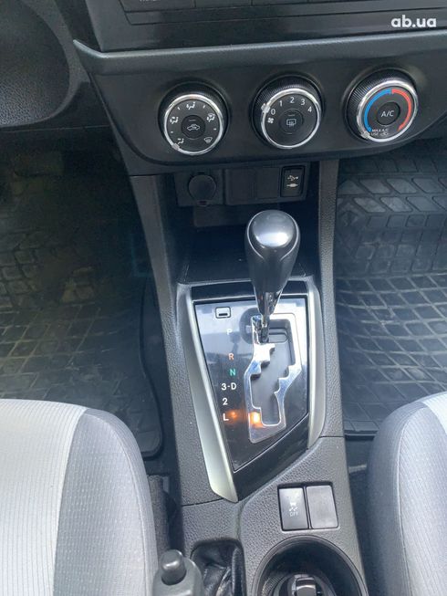 Toyota Corolla 2015 серый - фото 10