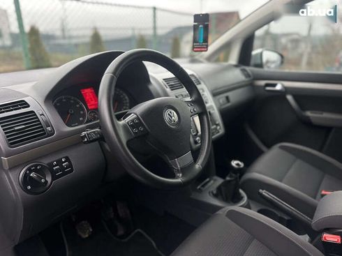 Volkswagen Touran 2010 - фото 24