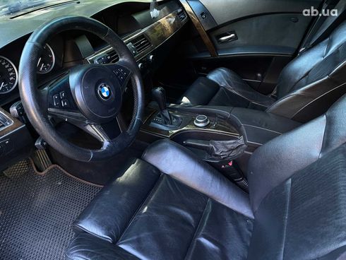 BMW 5 серия 2005 серый - фото 16