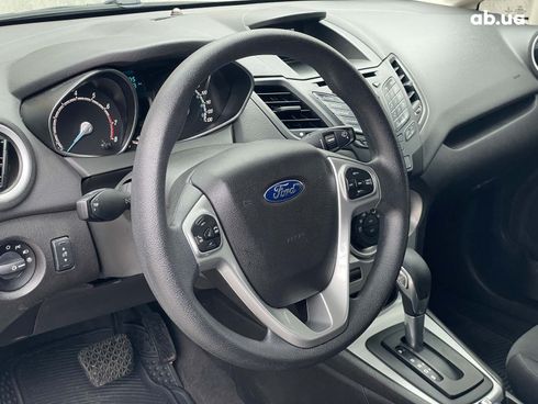 Ford Fiesta 2019 белый - фото 23