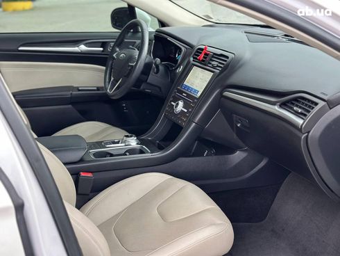 Ford Fusion 2017 белый - фото 36