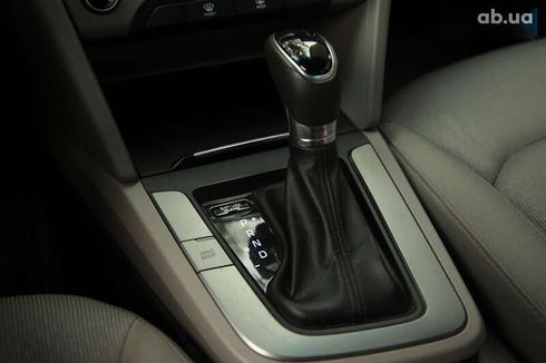 Hyundai Elantra 2016 - фото 18