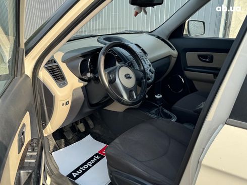 Kia Soul 2010 бежевый - фото 26