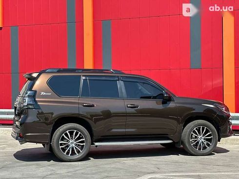 Toyota Land Cruiser Prado 2021 - фото 10