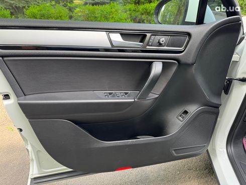Volkswagen Touareg 2014 белый - фото 12