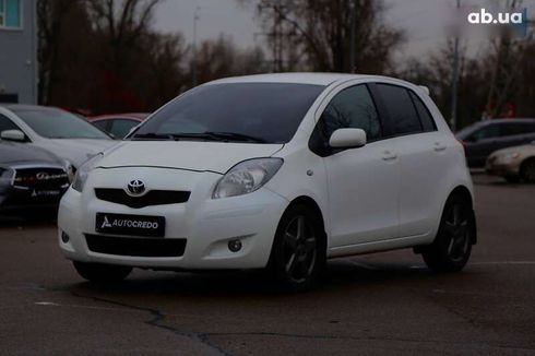 Toyota Yaris 2011 - фото 3