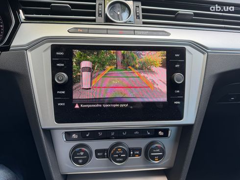 Volkswagen Passat 2019 серый - фото 16