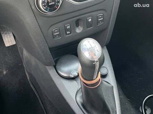 Renault Sandero 2019 бежевый - фото 16