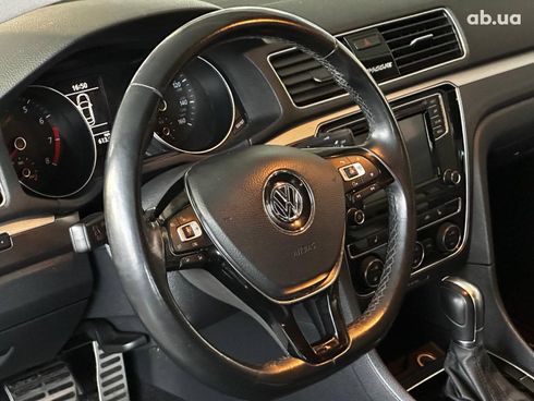 Volkswagen Passat 2018 красный - фото 22