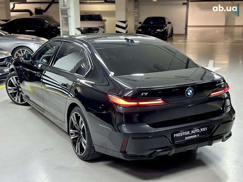 BMW i7 2022 - фото 29