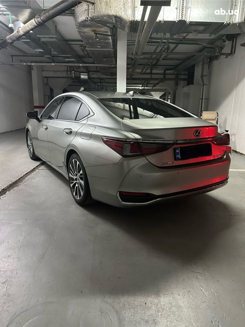 Lexus ES 2020 - фото 7