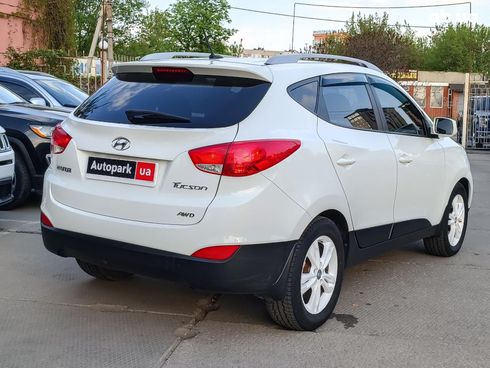 Hyundai Tucson 2010 белый - фото 9