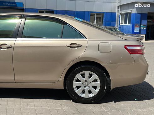 Toyota Camry 2007 бежевый - фото 12