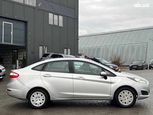 Ford Fiesta 2015 серый - фото 18