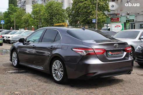 Toyota Camry 2018 - фото 10