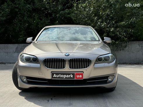 BMW 5 серия 2012 бежевый - фото 2