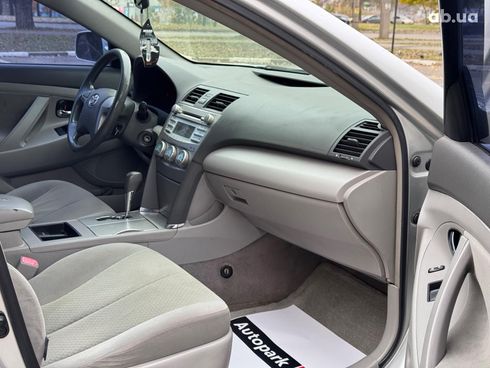 Toyota Camry 2007 серый - фото 14