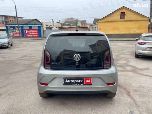 Volkswagen e-Up 2017 серый - фото 14