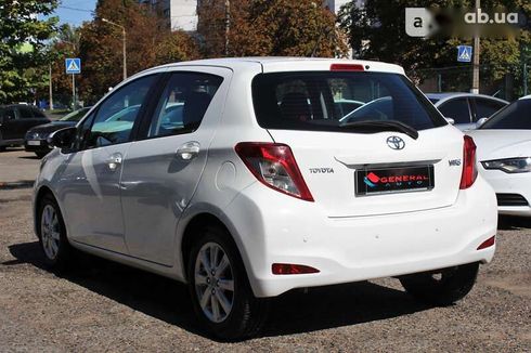 Toyota Yaris 2014 - фото 6