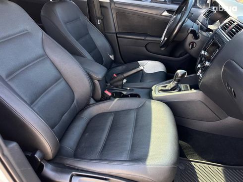 Volkswagen Jetta 2010 белый - фото 18
