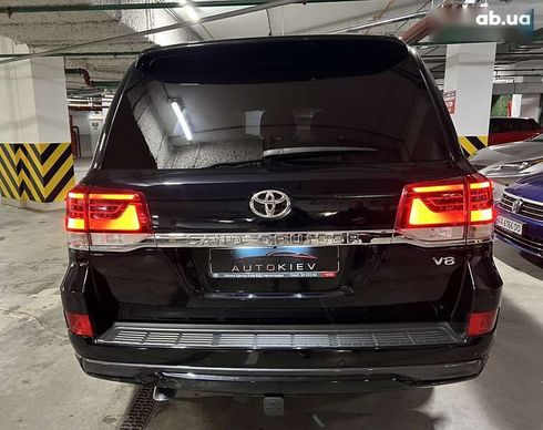 Toyota Land Cruiser 2017 - фото 10