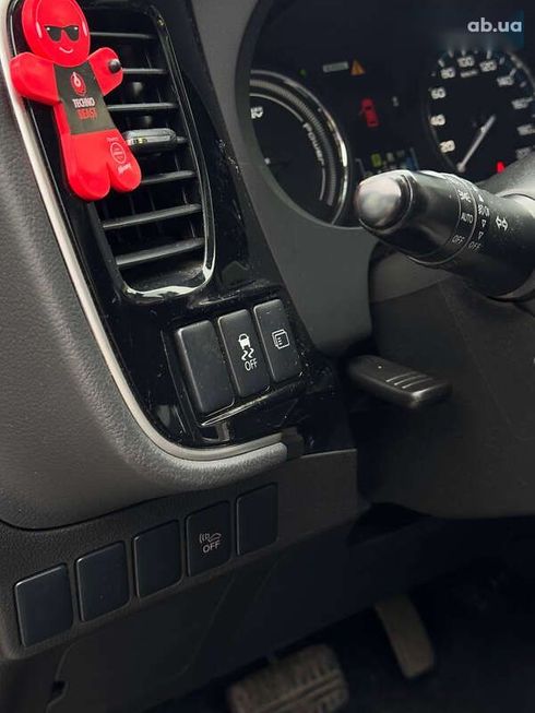 Mitsubishi Outlander 2015 - фото 10