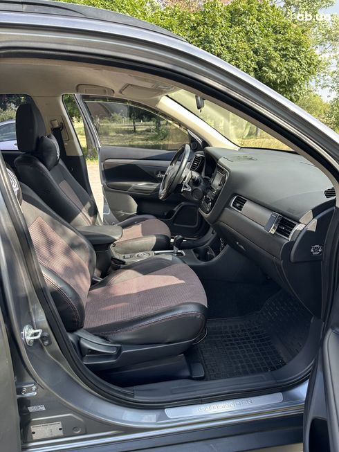 Mitsubishi Outlander 2014 серебристый - фото 2