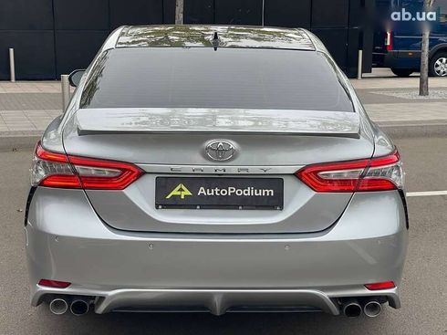 Toyota Camry 2018 - фото 11