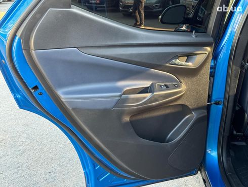 Chevrolet Bolt 2022 синий - фото 26