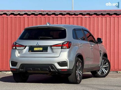 Mitsubishi Outlander 2019 - фото 12