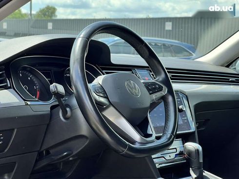 Volkswagen Passat 2021 - фото 25