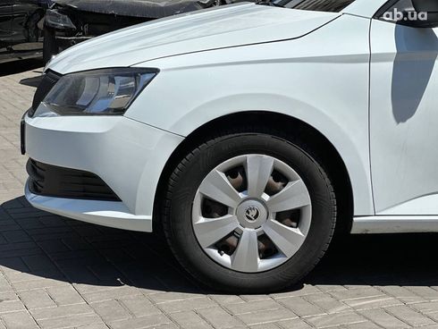 Skoda Fabia 2017 белый - фото 9