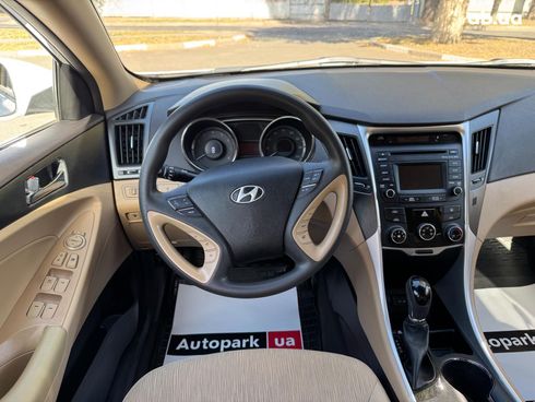 Hyundai Sonata 2014 белый - фото 17