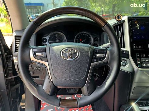 Toyota Land Cruiser 2017 - фото 25