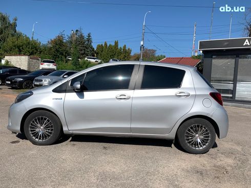 Toyota Yaris 2014 серый - фото 8