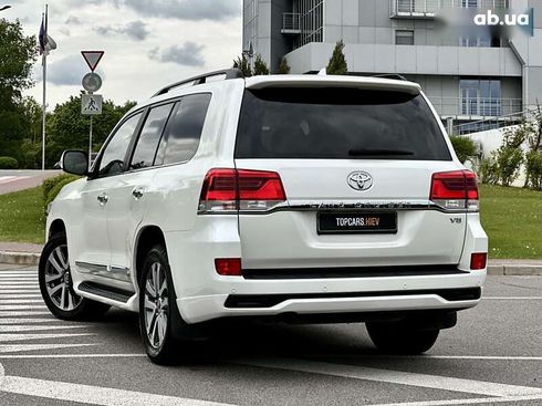 Toyota Land Cruiser 2017 - фото 10