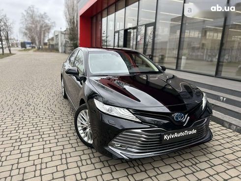 Toyota Camry 2020 - фото 2